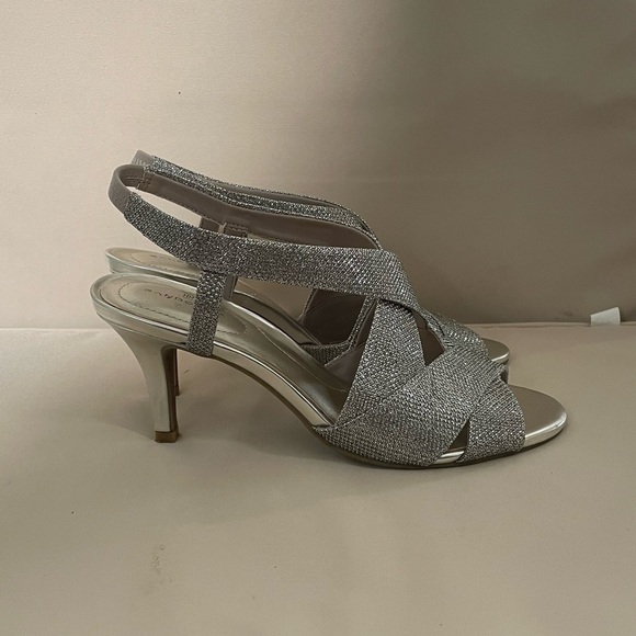 Bandolino Silver glitter stiletto heels - Picture 2 of 6